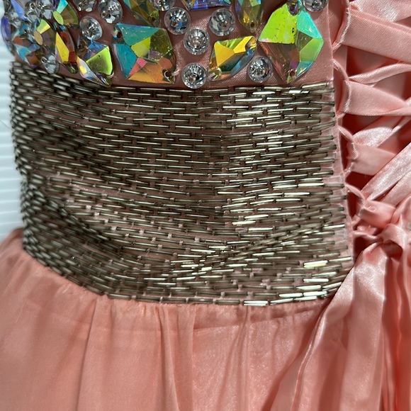 Beautiful dress. Worn only few time. Light peach color. - Picture 5 of 5